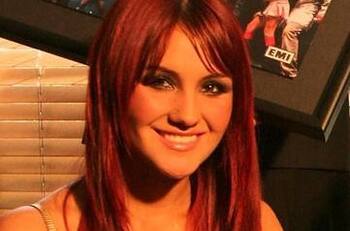 Dulce María siente nostalgia al escuchar que otros cantan el tema de “Rebelde”