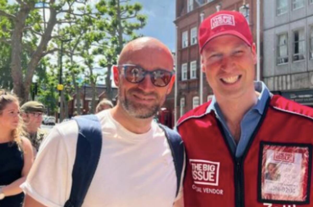 Príncipe William es visto por las calles de Londres vendiendo revistas