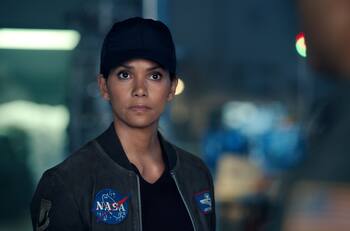 Halle Berry y su nueva película "Moonfall": "Tenemos esta fascinación por el fin del mundo"