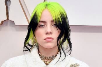 ¿Novios? Captan a Billie Eilish de la mano de famoso cantante