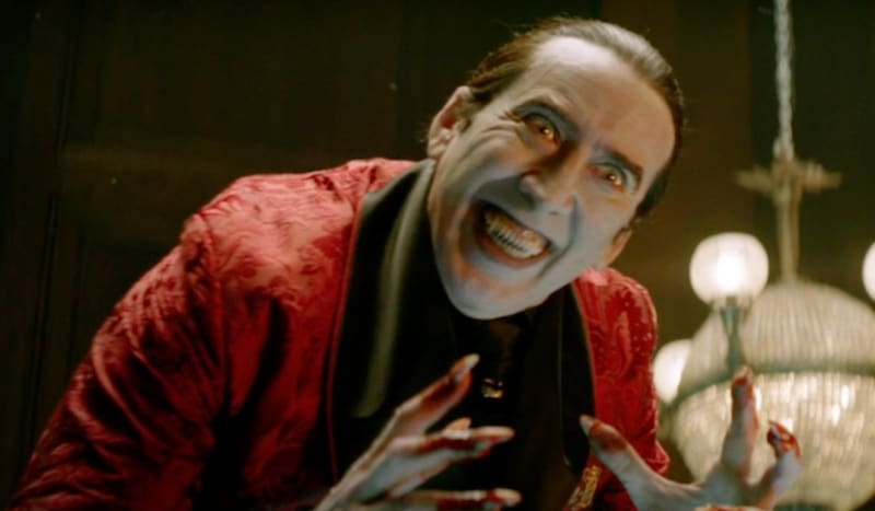 El actor interpreta a Drácula.