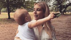 Emma Roberts critica a su mamá por haber publicado foto de la cara de su bebé sin permiso