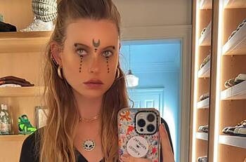 Behati Prinsloo presume su pancita en nueva foto al estilo Halloween