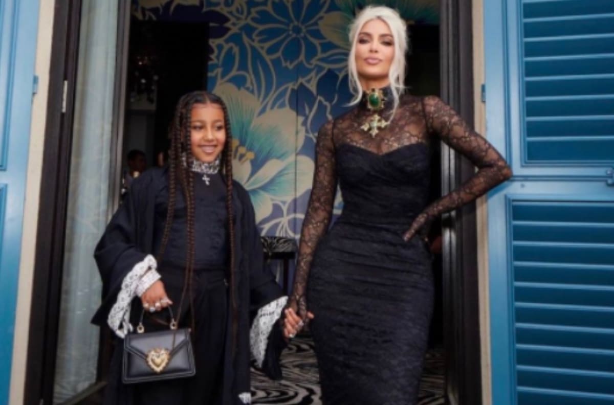 Kim Kardashian reutilizó el outfit que llevo en la boda de Kourtney Kardashian y Travis Barker