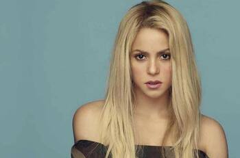 Shakira presume su cómodo look de aeropuerto