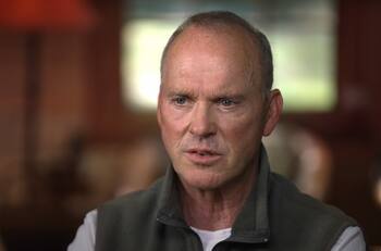 Michael Keaton llega tarde a recoger su premio SAG por estar en el baño: "¡Había mucha fila!"