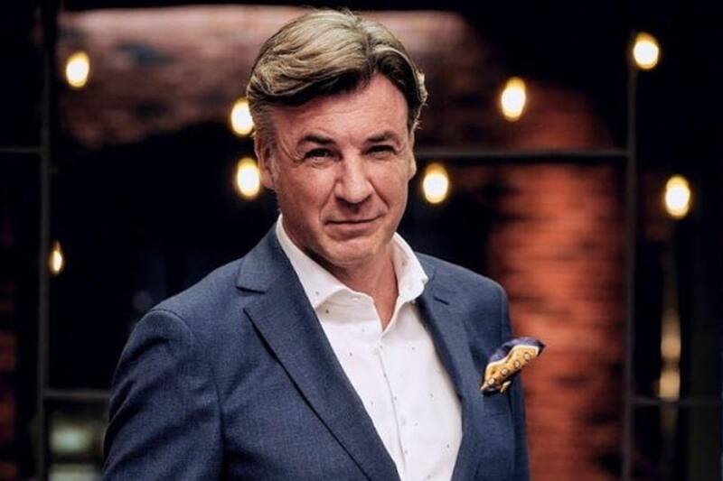 confirma el quiebre de su relación amorosa con Valérie Flat después de 30 años juntos.