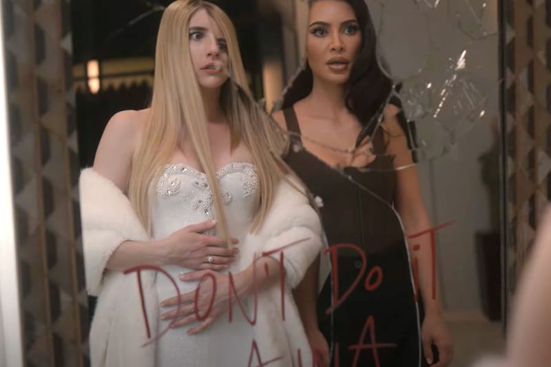 en el set de American Horror Story: Delicate.