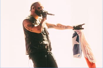 Lo repletaron de recetas y lo llaman el "mañas 2": Drake, el nuevo cantante odiado por los chilenos