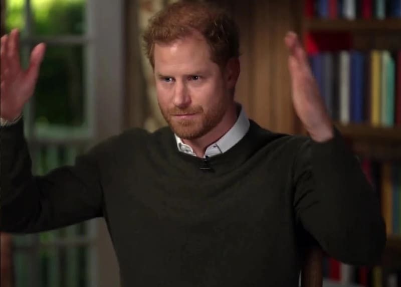 La extraña enfermedad no se contagia solo por un beso. - Créditos: CBS News