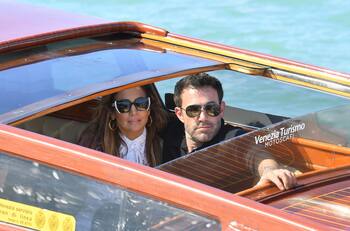 JLo y Ben Affleck desembarcan a todo lujo en Venecia