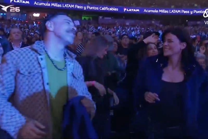 Fueron enfocados varias veces durante la transmisión. Foto: Captura