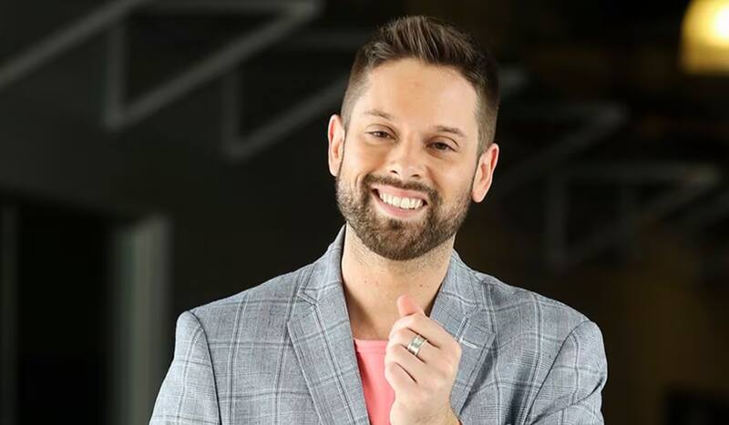 El periodista habló sobre sus deseos de convertirse en padre y cuestionó algunas creencias espirituales que tienen los roles de género marcados.