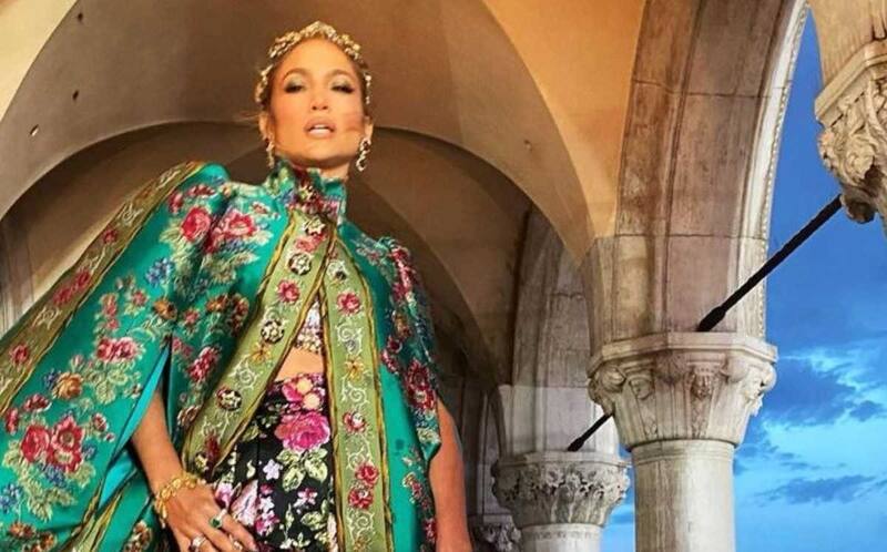 Jennifer Lopez Lució radiante maquillaje durante desfile de Venecia - Créditos: Instagram