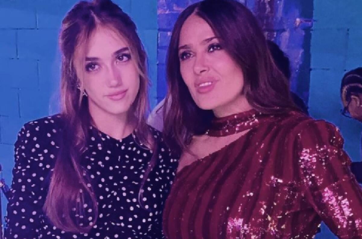 La hija de Salma Hayek sorprende hablando español en público