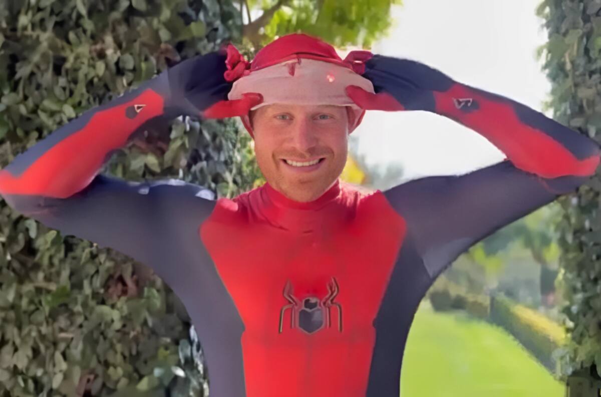 Príncipe Harry se disfraza de Spiderman y causa furor por sus músculos