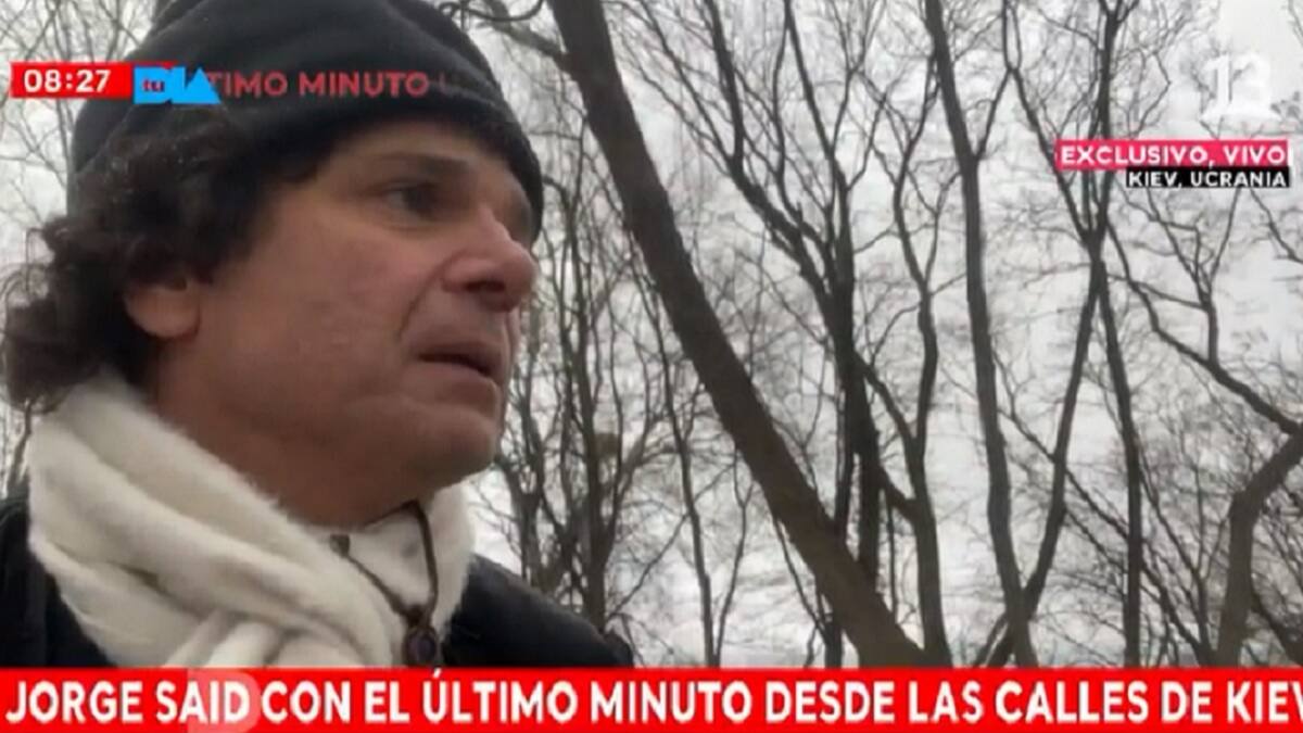 Disparan a periodista chileno tras ser encontrarse en vivo con militares en Kiev