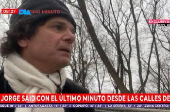 Disparan a periodista chileno tras ser encontrarse en vivo con militares en Kiev