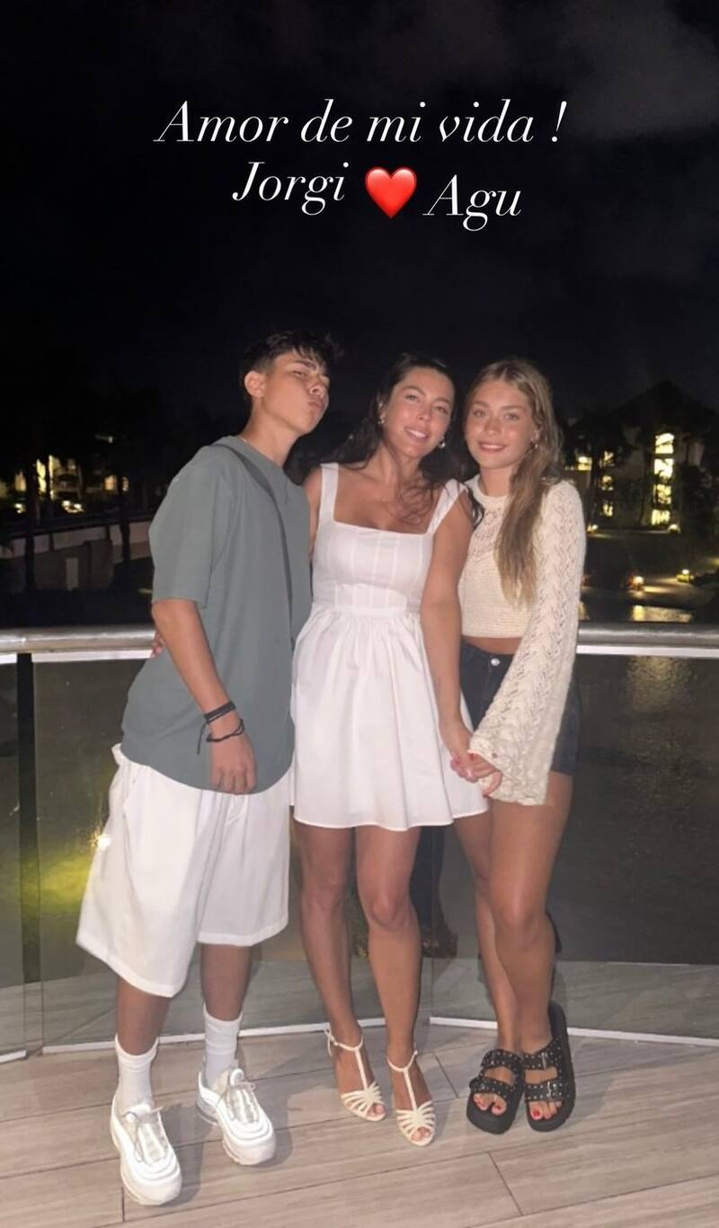 Daniela Aránguiz junto a sus hijos disfrutando de sus vacaciones. - Créditos Instagram.