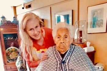 Thalía ignora petición de su hermana para sumarse a la demanda por los abusos que sufrió su abuela