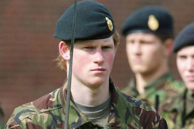 Príncipe Harry El hijo menor del rey Carlos y la princesa Diana estudió en la Real Academia Militar de Sandhurst como cadete oficial de Gales, mientras que se formaba para ser oficial. - Créditos: Internet
