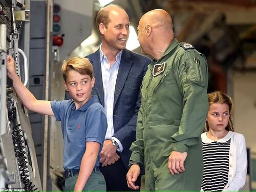 El tercero en la línea de sucesión del trono británico se divirtió en la Royal International Air Tattoo.