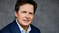 Protagonista de "Volver al Futuro" es captado en silla de ruedas en playas de México