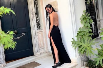 “Se es muy joven para algunas cosas…”: Actriz de popular teleserie de Mega anuncia que está embarazada