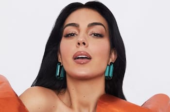 Georgina Rodríguez deslumbra en Cannes con espectacular vestido dorado