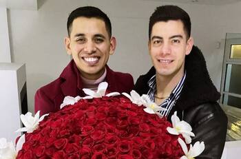 Jhonny Caz de Grupo Firme y Jonathan Bencomo celebran su aniversario de los más enamorados