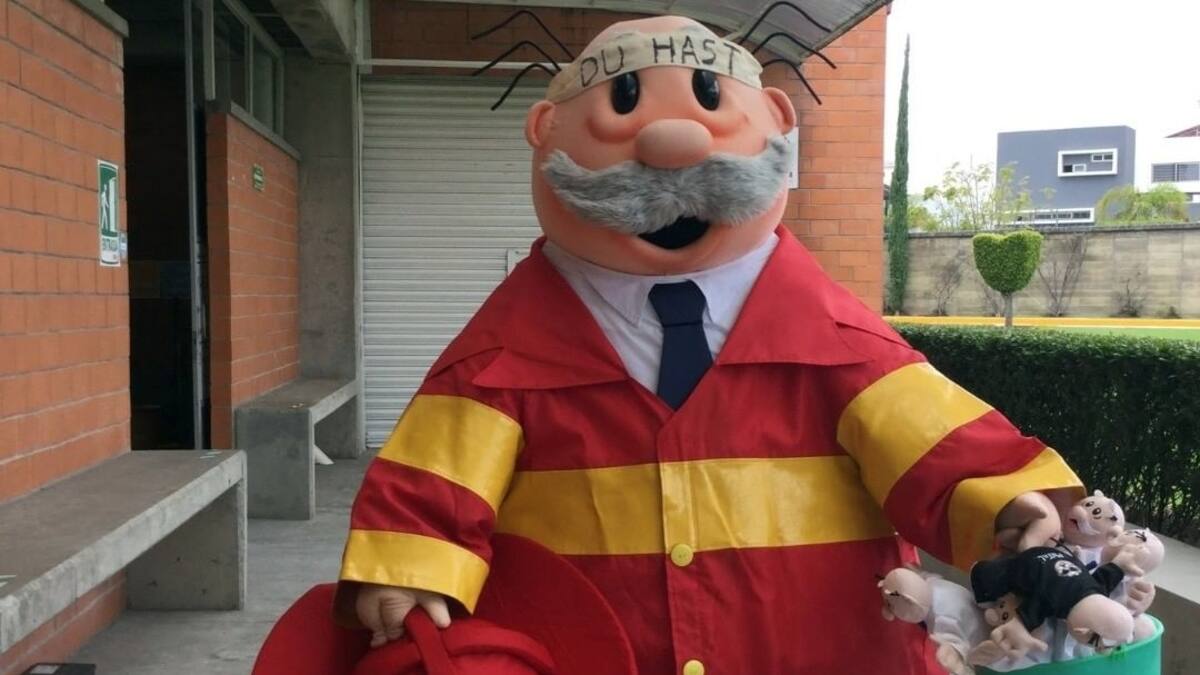 Dr. Simi responde a la campaña contra sus peluches en conciertos de Rammstein: "ahí estaré"