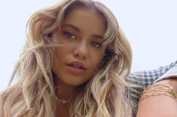 Acusan a Sofía Reyes de decirles “nacos” a integrantes de Grupo Firme en los Latin Grammy