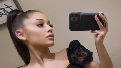 La coleta "doll hair" favorita de Ariana Grande que puedes hacer en casa