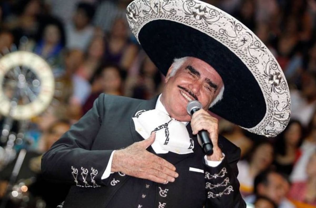Vicente Fernández, intubado con rehabilitación temprana física y pulmonar