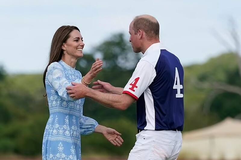 Los príncipes de Gales acudieron a un partido de polo benéfico.