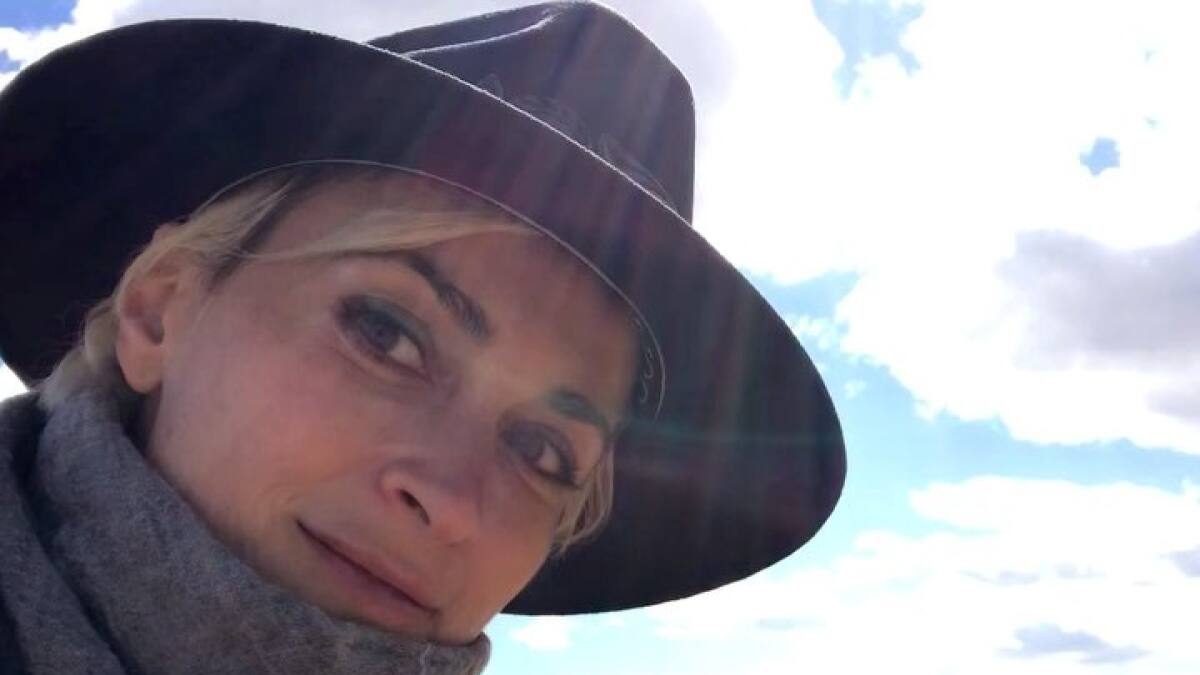 Los padres de Halyna Hutchins, quien falleció de un disparo en plena filmación, quieren respuestas