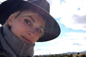 Los padres de Halyna Hutchins, quien falleció de un disparo en plena filmación, quieren respuestas