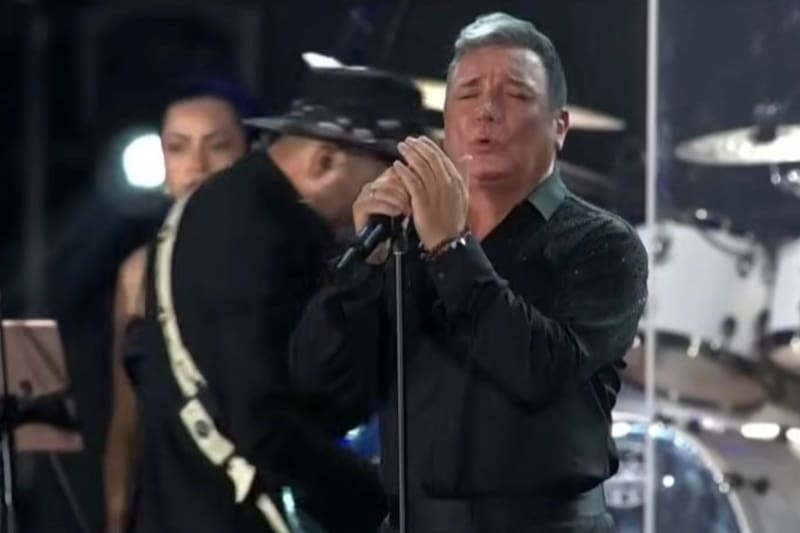 y su paso por el Festival de Las Condes.
Foto: YouTube @chilevision