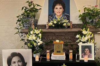 Cenizas de Carmen Salinas ya reposan en su casa junto a flores e imágenes de ella
