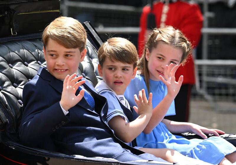 Los hijos de Kate Middleton y el príncipe William se robaron todas las miradas en el Trooping the Colour del año pasado.
