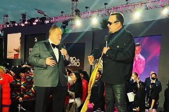 Gordo, el perro de Pepe Aguilar que se robó la alfombra roja de Premio Lo Nuestro