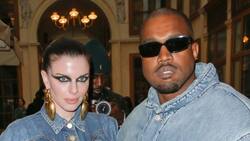 Julia Fox debuta como modelo en New York Fashion Week tras ruptura con Kanye West