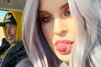 Kelly Osbourne habla cómo ha sido regresar a trabajar después de tener a su hijo