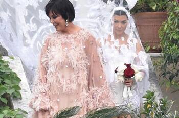 Las Kardashian y Megan Fox lucieron espectacular estilo gótico en la boda de Kravis