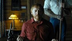 Rupert Grint interpreta a Redmond en Knock at the Cabin: es profunda y aterradora