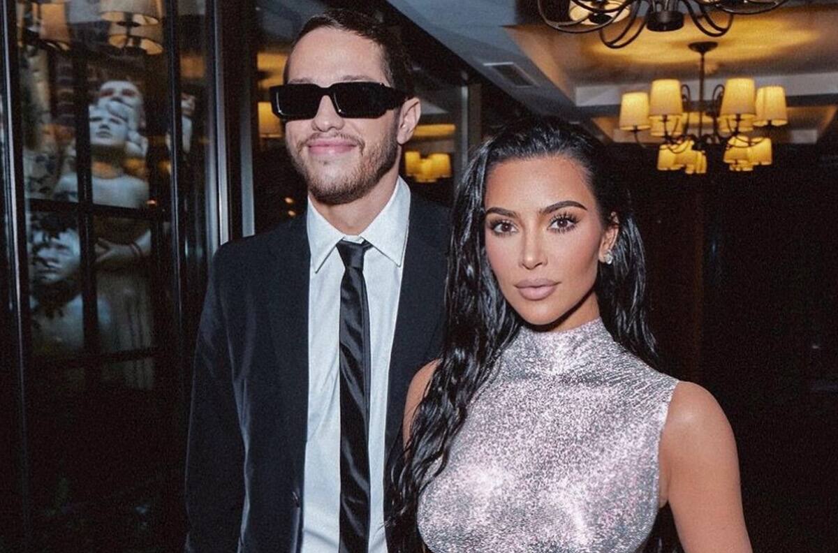 Kim Kardashian con tierno gesto, anima a Pete Davidson en el adiós a "Saturday Night Live"