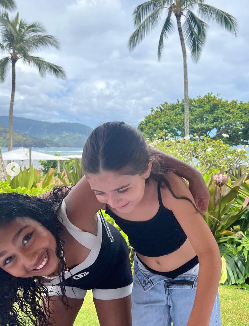Hijas de Kim Kardashian y de Kourtney Kardashian de vacaciones en Hawái