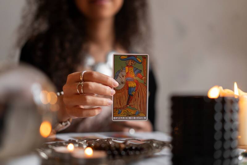 Elige una carta del Tarot y recibe un consejo para este sábado.