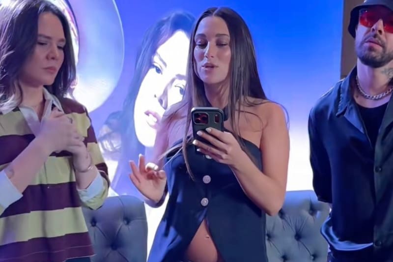 La comunicadora se llenó de críticas por "incómoda" pregunta a Jesse & Joy.