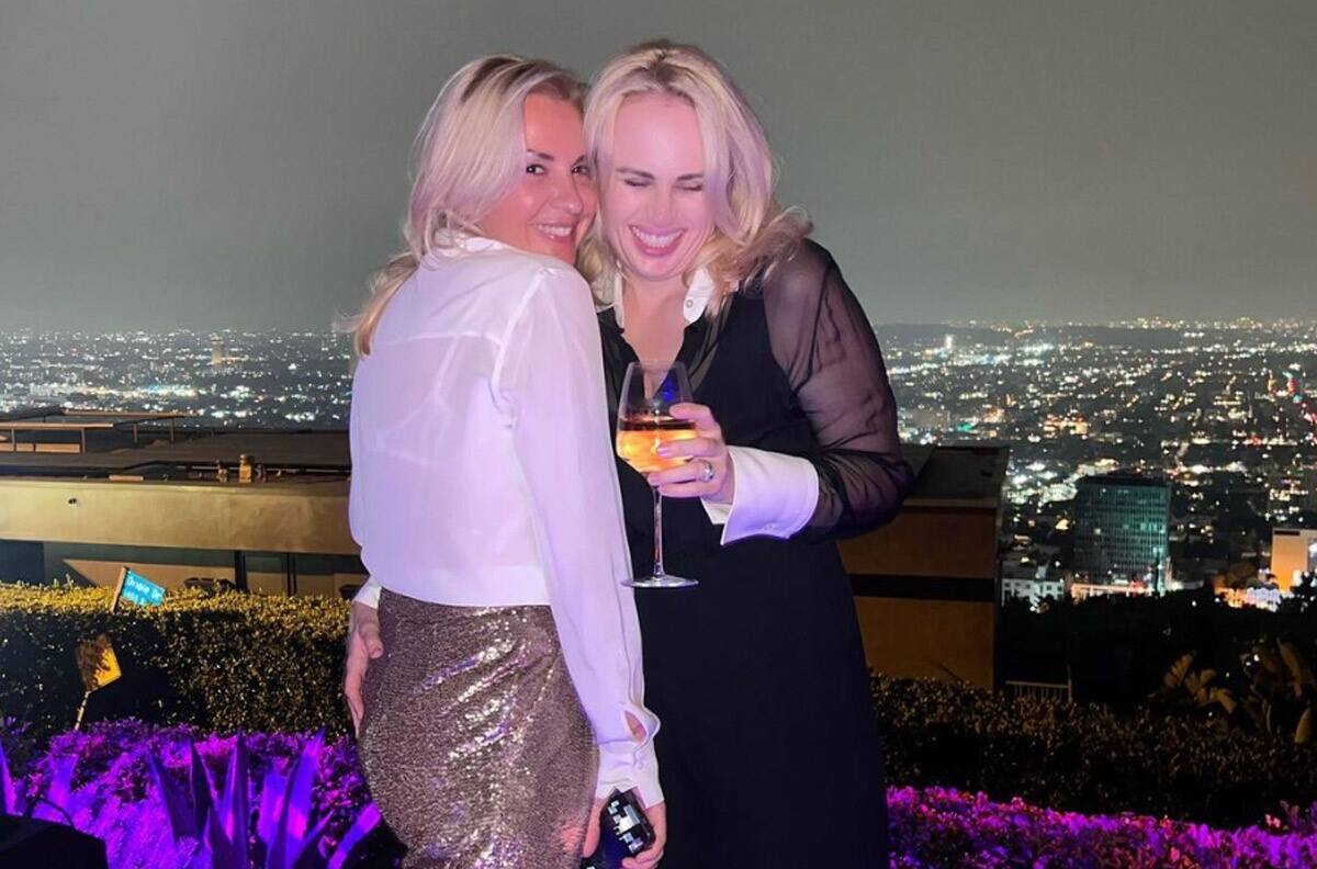 Rebel Wilson estaría comprometida con su novia, Ramona Agruma, después de siete meses de relación